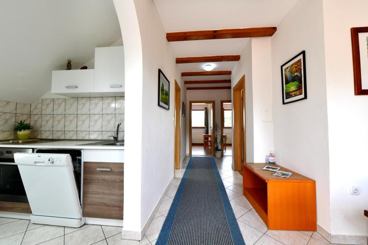 Guest House Family Dukic ราโควิซา ภายนอก รูปภาพ