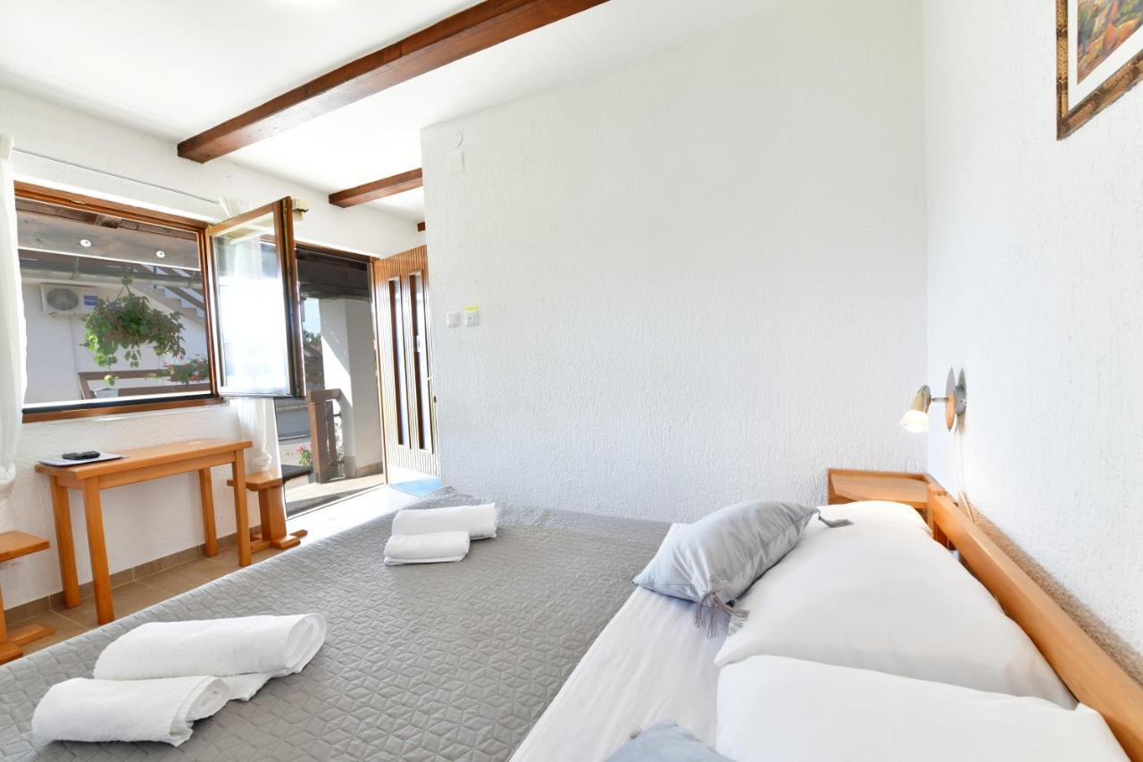 Guest House Family Dukic ราโควิซา ภายนอก รูปภาพ